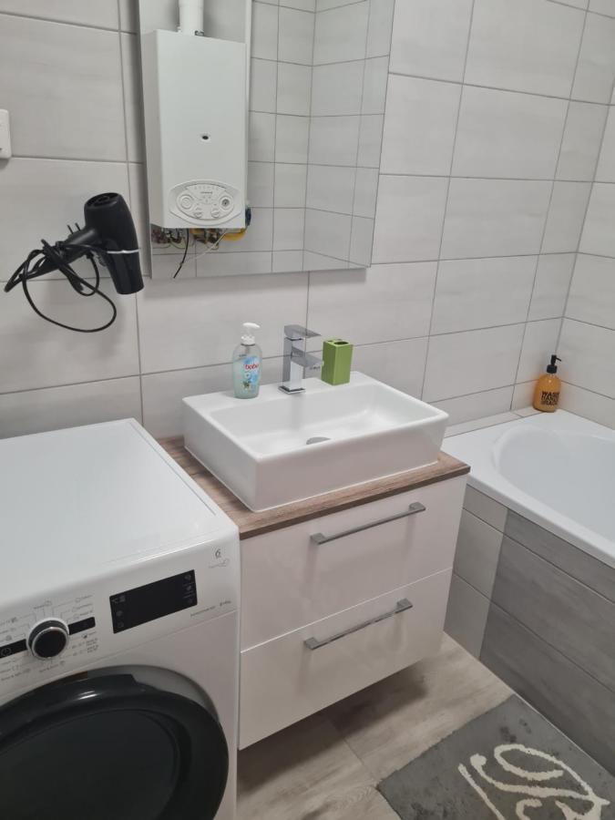 Urban Apartman Apartment Miskolc Bagian luar foto