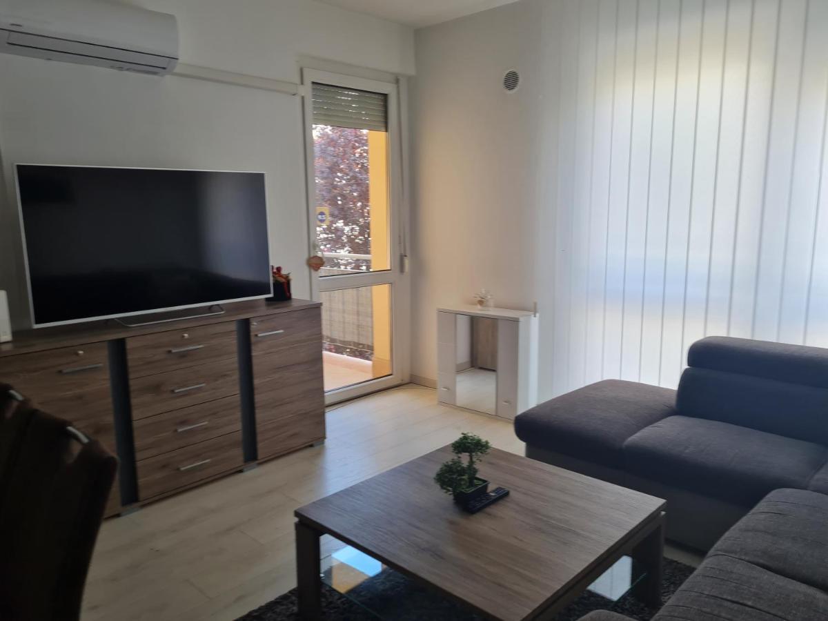 Urban Apartman Apartment Miskolc Bagian luar foto