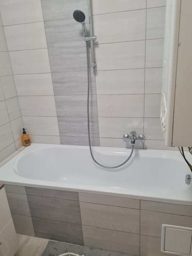 Urban Apartman Apartment Miskolc Bagian luar foto